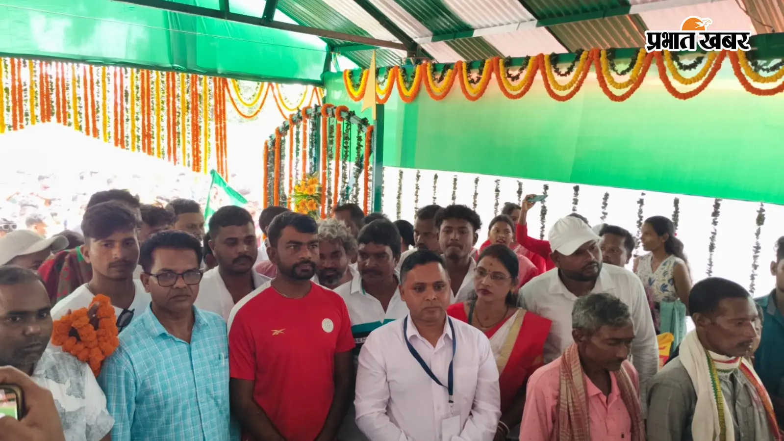 जयराम - होर्डिंग में जितना खर्च किया उतनी राशि गुवा गोलीकांड के शहीदों के परिजनों को मिले तो निकल जाएगा साल भर का खर्च
