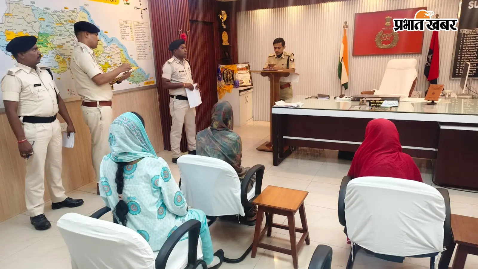 गोपालगंज में SP की जनसुनवाई, संख्या में पहुंचे फरियादी; जमीन विवाद समेत कई मामलों पर सुनी शिकायत