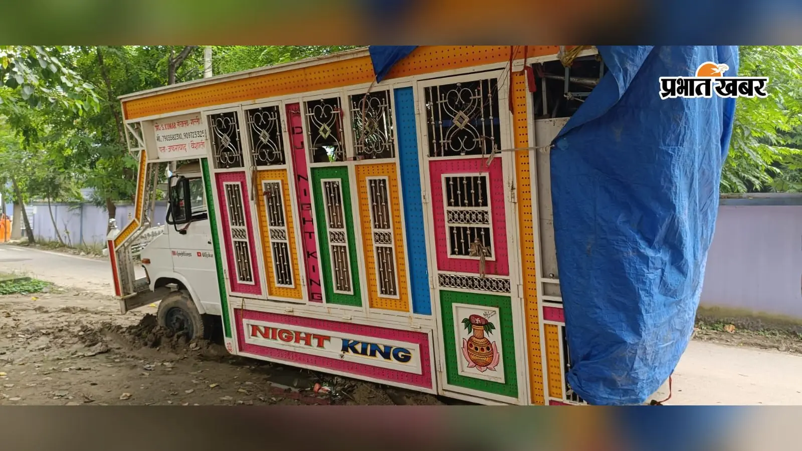 हाजीपुर: जन्माष्टमी में देर रात बज रहा था गाना, पुलिस को देखते ही डीजे छोड़ भागे चालक-संचालक; वाहन जब्त