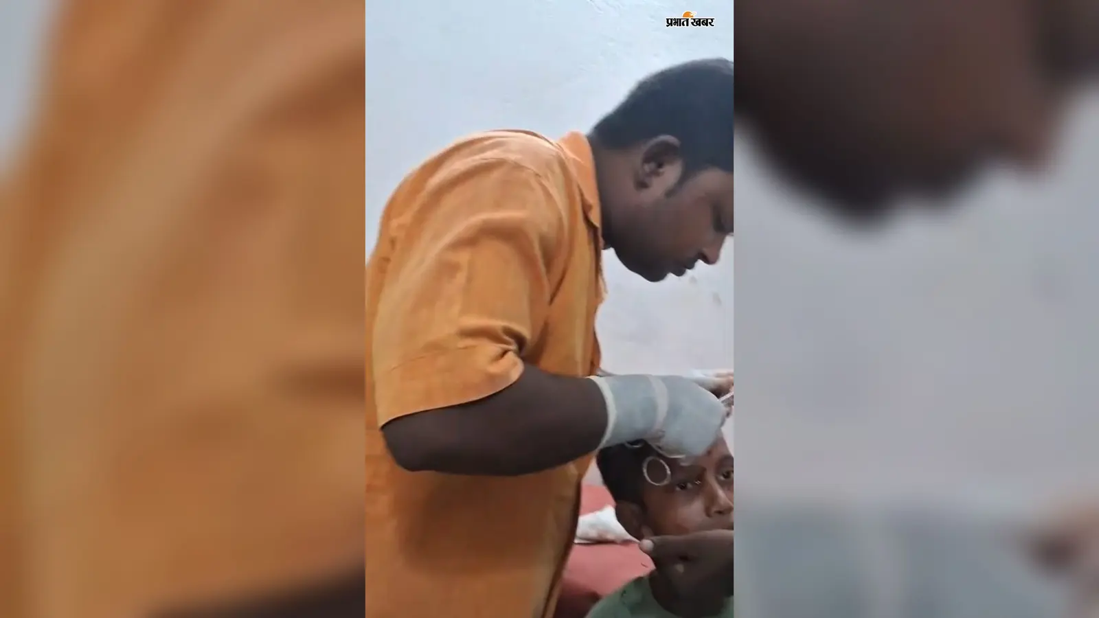 मोतिहारी स्वास्थ्य व्यवस्था: अस्पताल में डॉक्टर गायब, फोर्थ ग्रेड कर्मी लगा रहा मरीज को टांके