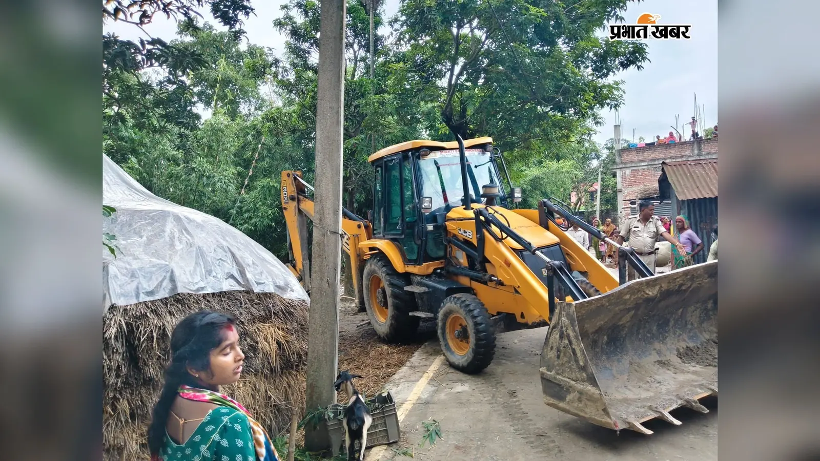 अररिया के सैदाबाद में प्रशासन का बुलडोजर एक्शन, सरकारी जमीन से हटाया गया अतिक्रमण