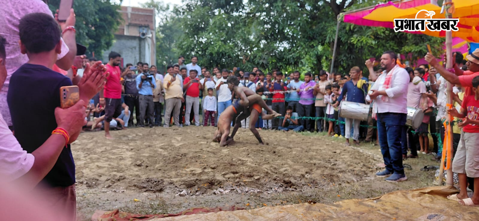 फोटो-मेला का लिप प्रज्ज्वलित कर उद्घाटन करते सांसद जनार्दन सिंह सिग्रीवाल, विधायक हेमनारायण साह व अन्य | Prabhat Khabar Network