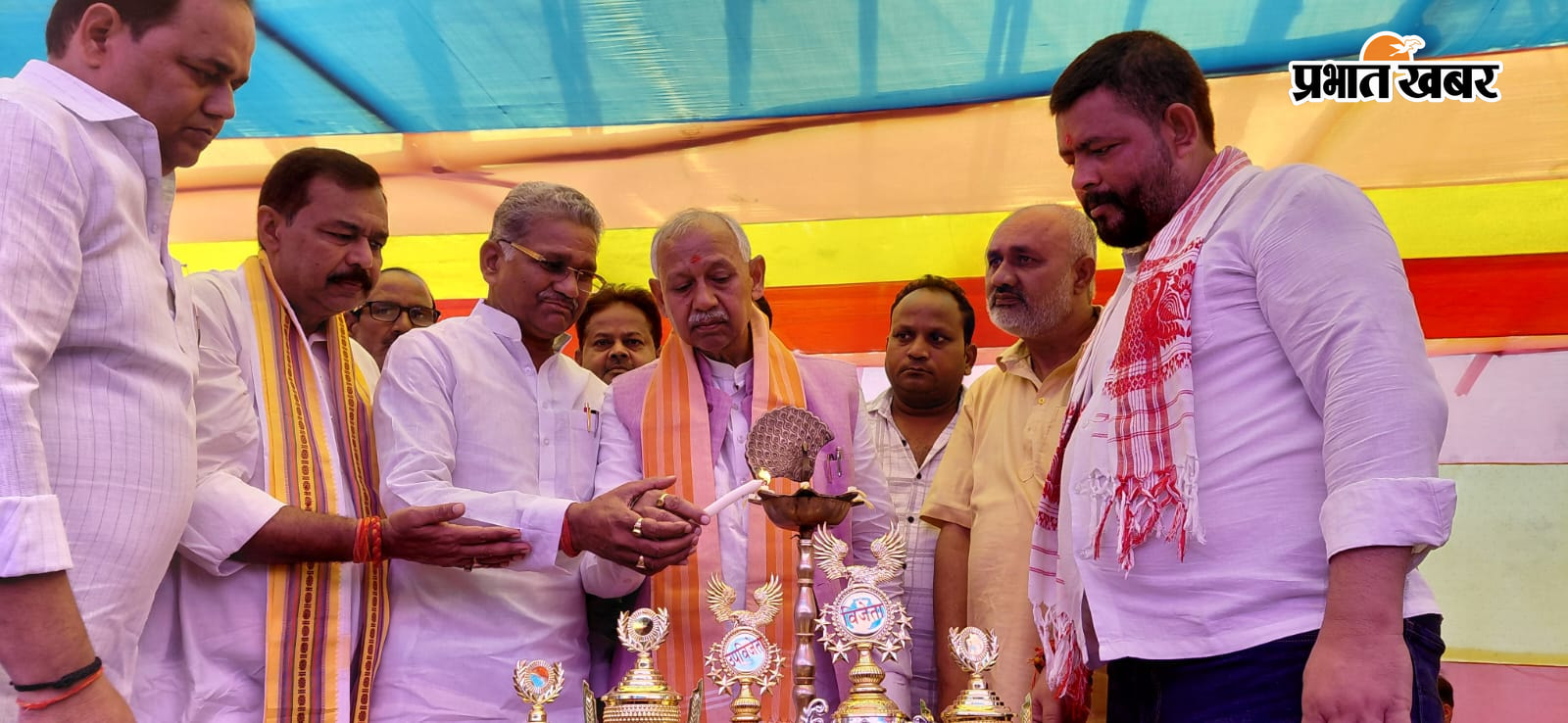 फोटो-मेला का लिप प्रज्ज्वलित कर उद्घाटन करते सांसद जनार्दन सिंह सिग्रीवाल, विधायक हेमनारायण साह व अन्य | Prabhat Khabar Network