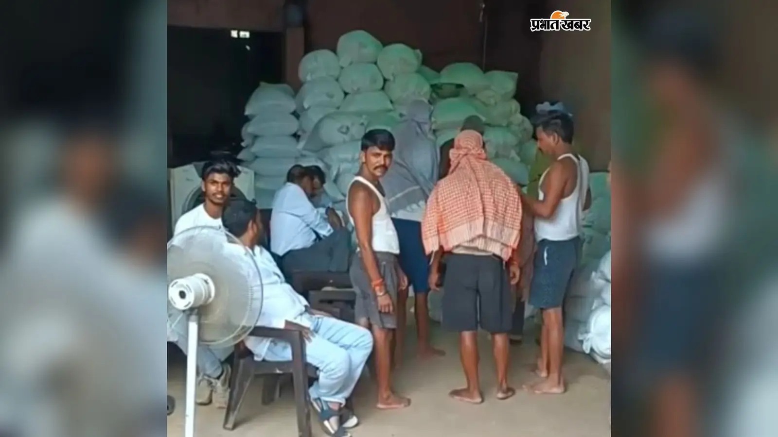 सोनो स्थित खाद्यान्न के एक निजी गोदाम में छापेमारी, 488 बोरा चावल जब्त