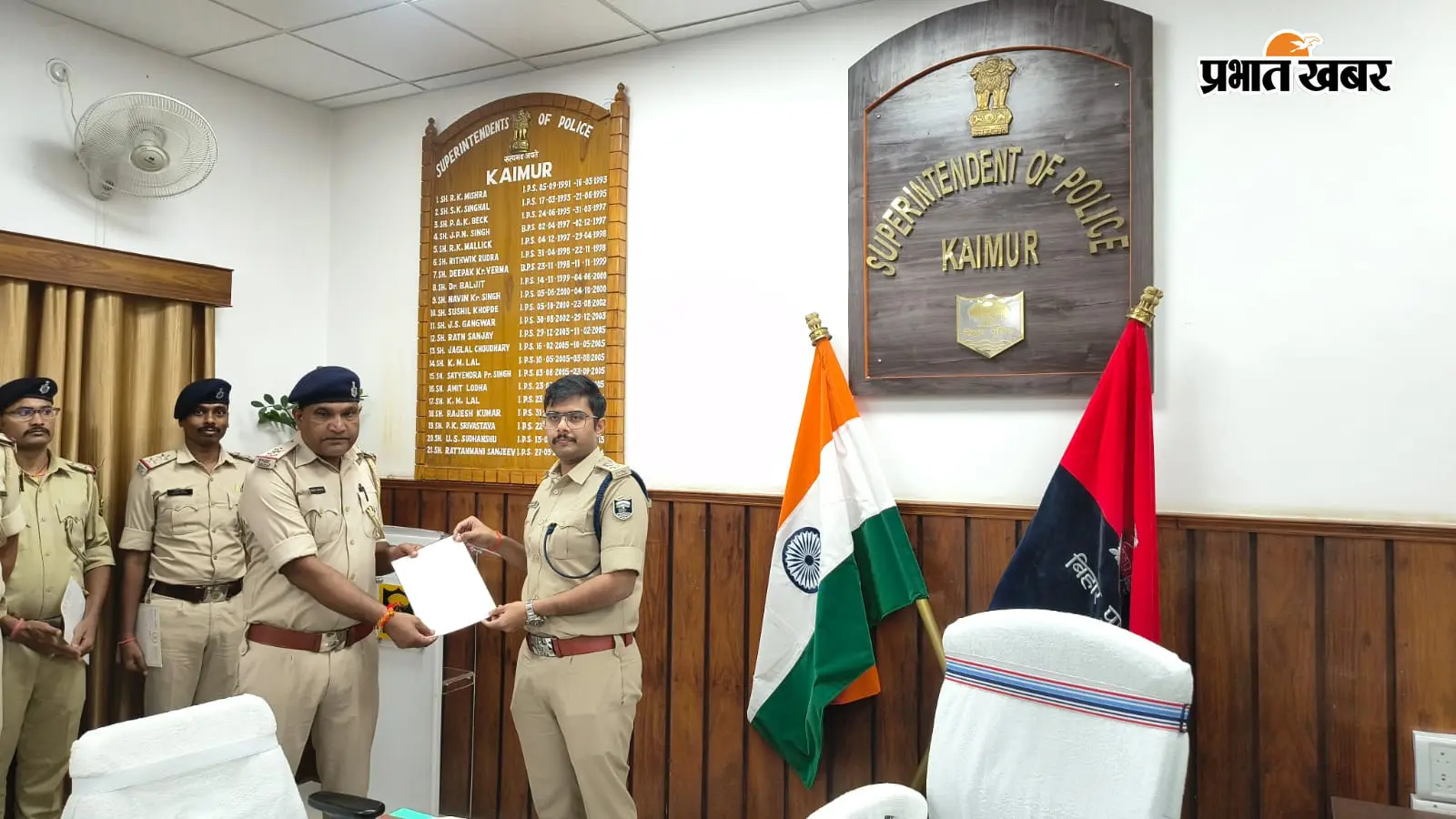 कैमूर: अगस्त माह में बेहतर कार्य करने वाले पुलिसकर्मी सम्मानित, क्राइम मीटिंग में एसपी ने दिया कड़ा निर्देश