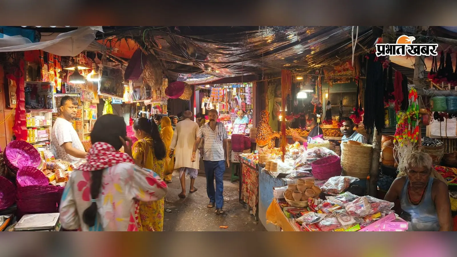 तीज से पहले मोतिहारी के बाजारों में बढ़ी रौनक, चूड़ी-सिंदूर से सोलह श्रृंगार तक खरीदारी तेज, 14 सितंबर को निर्जला व्रत