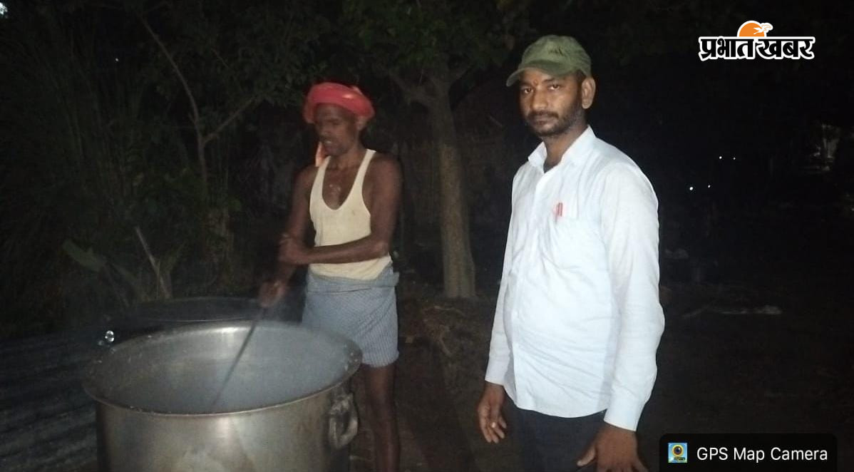 पिपरिया में राहत सामग्री वितरित करते हुए कर्मी और सामुदायिक किचन का संचालन
