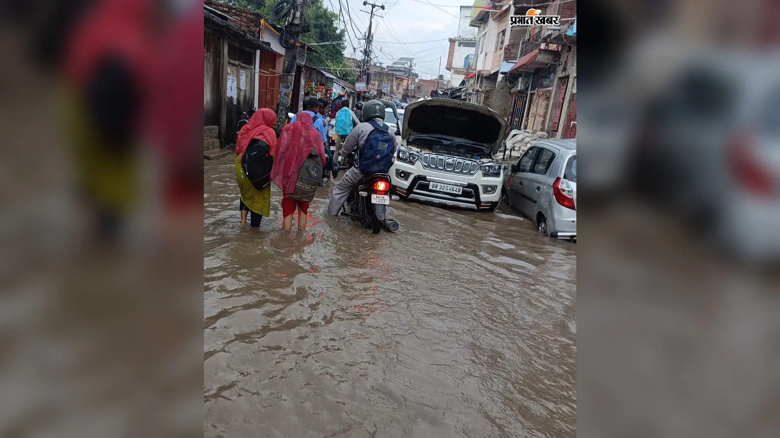 आधे घंटे की मूसलाधार बारिश से दरभंगा में जलजमाव, डीएमसीएच जाने वाली सड़क पानी में डूबी