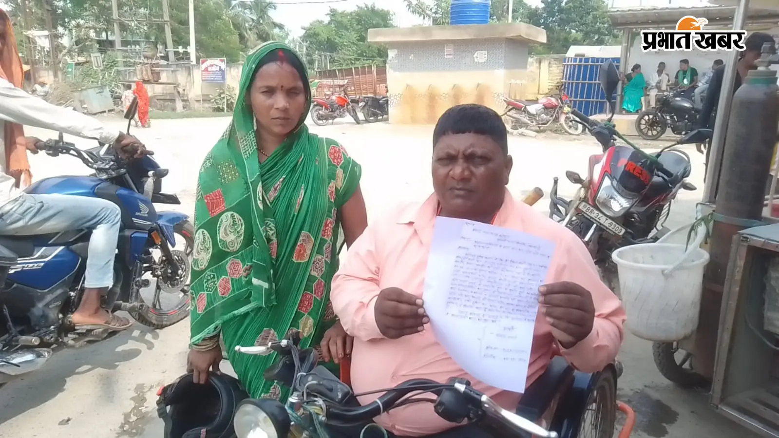 बेलदौर में दिव्यांग फेरीवाले से हथियार के बल पर लूट, बाइक सवार बदमाशों ने मोबाइल और 2500 रुपये छीने