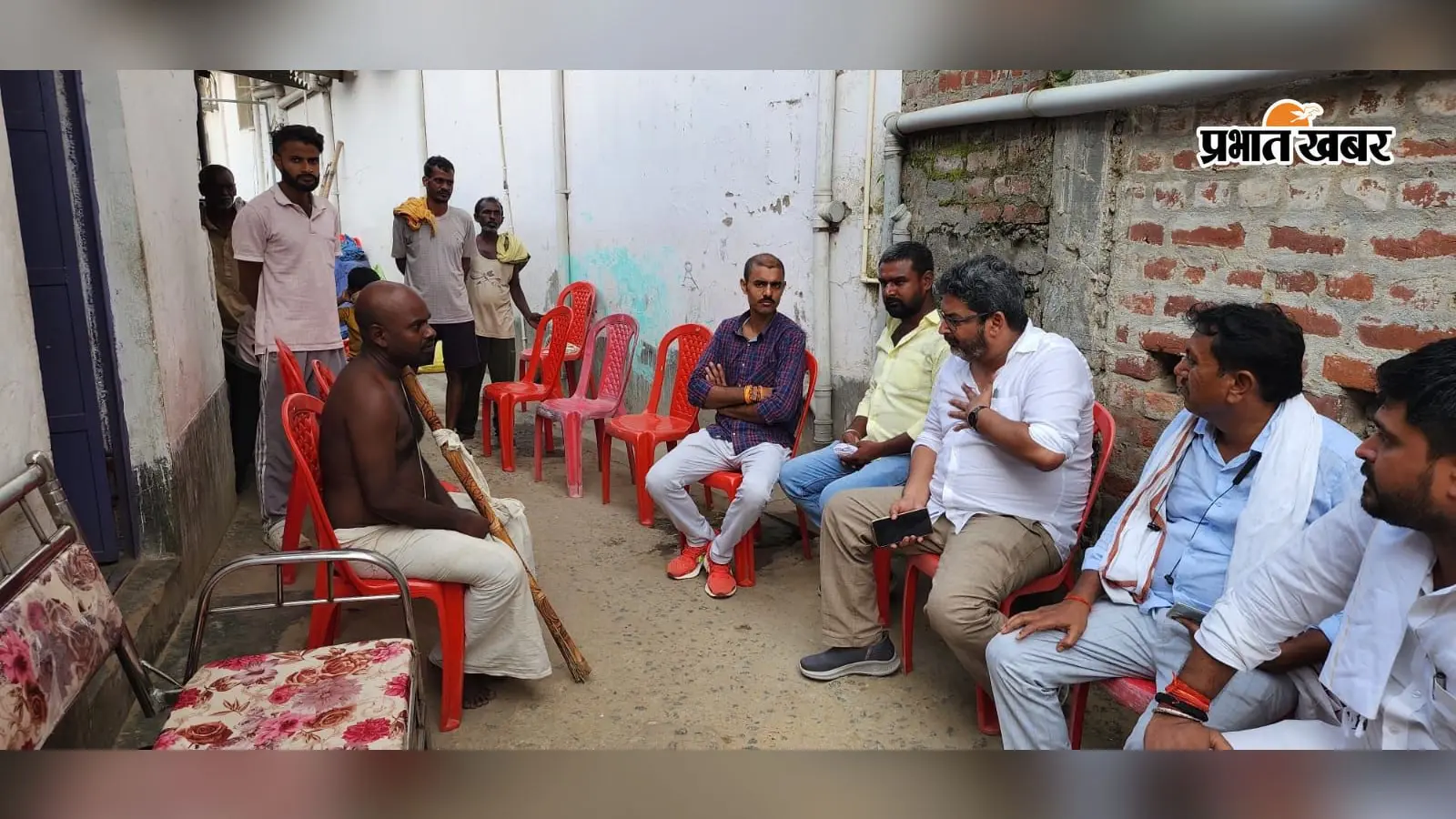 सर्पदंश से महिला की मौत के बाद मेहंदिया पहुंचे विधायक, शोकाकुल परिजनों को बंधाया ढांढस; हरसंभव मदद का दिया भरोसा