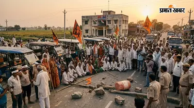 सीवान: महावीरी झंडा के चंदे को लेकर ई-रिक्शा चालकों से मारपीट, गुस्साए ग्रामीणों ने सड़क जाम कर किया प्रदर्शन