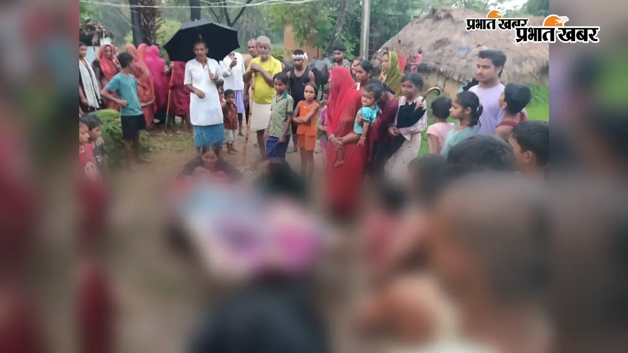 तेज गर्जना के बीच खेत में गिरी अकाशीय बिजली, 65 वर्षीय बुजुर्ग की गयी जान