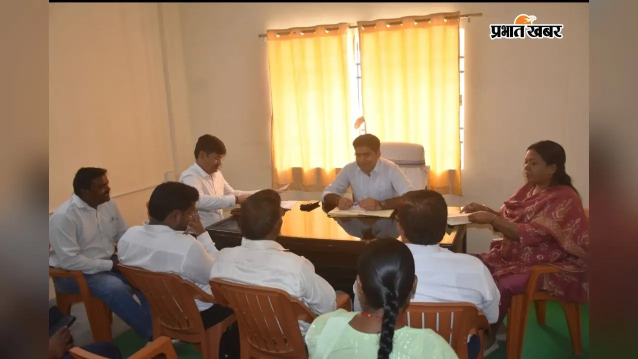SIR को लेकर लोहरदगा में प्रशासन अलर्ट, कोई पात्र मतदाता न छूटे और अपात्र नाम न जुड़े