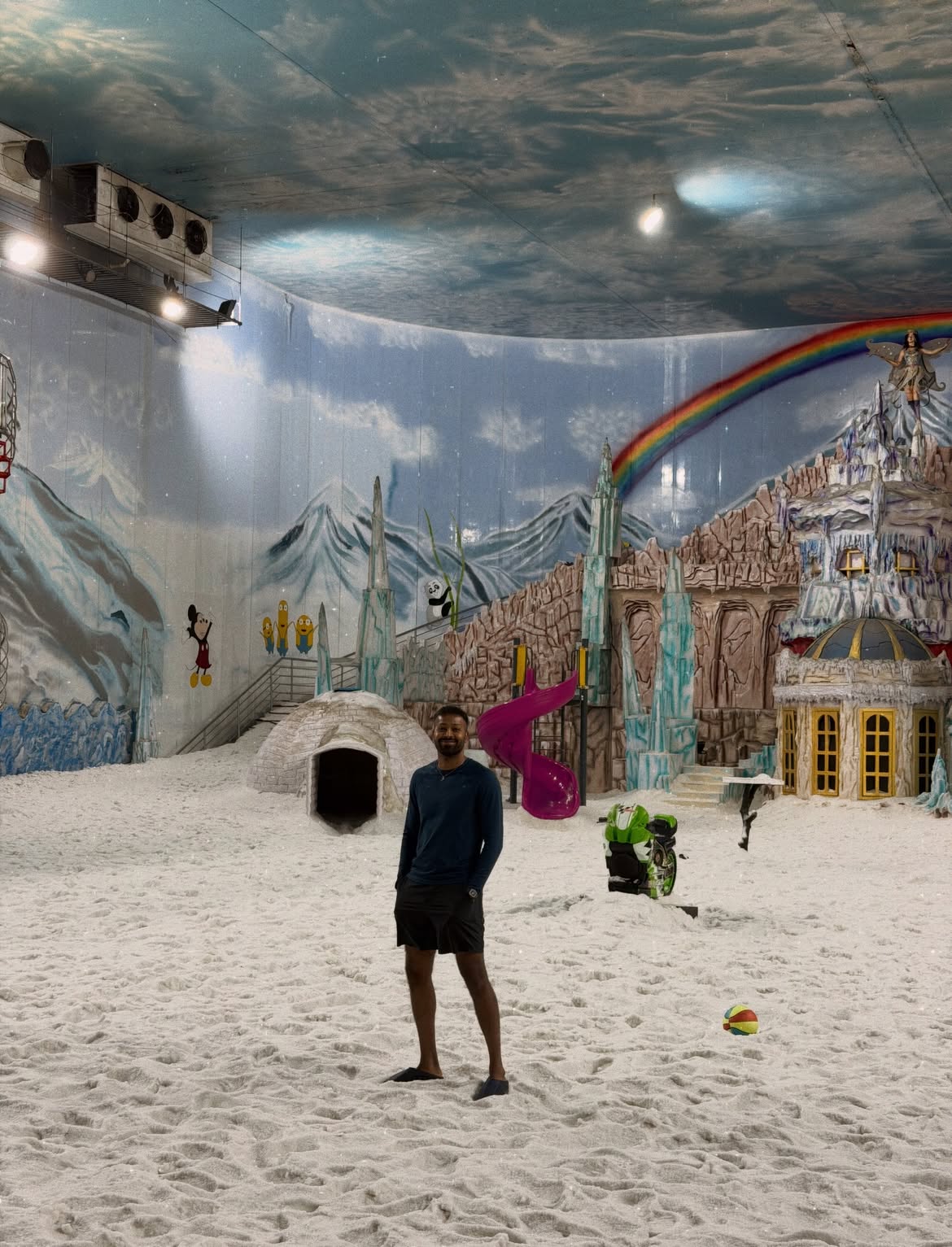 स्नो वर्ल्ड में मस्ती करते नजर आए हार्दिक