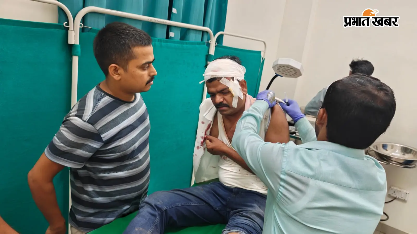 ग्रामीणों ने युवक को बनाया बंधक, छुड़ाने पहुंची चतरा पुलिस पर पथराव; थाना प्रभारी घायल