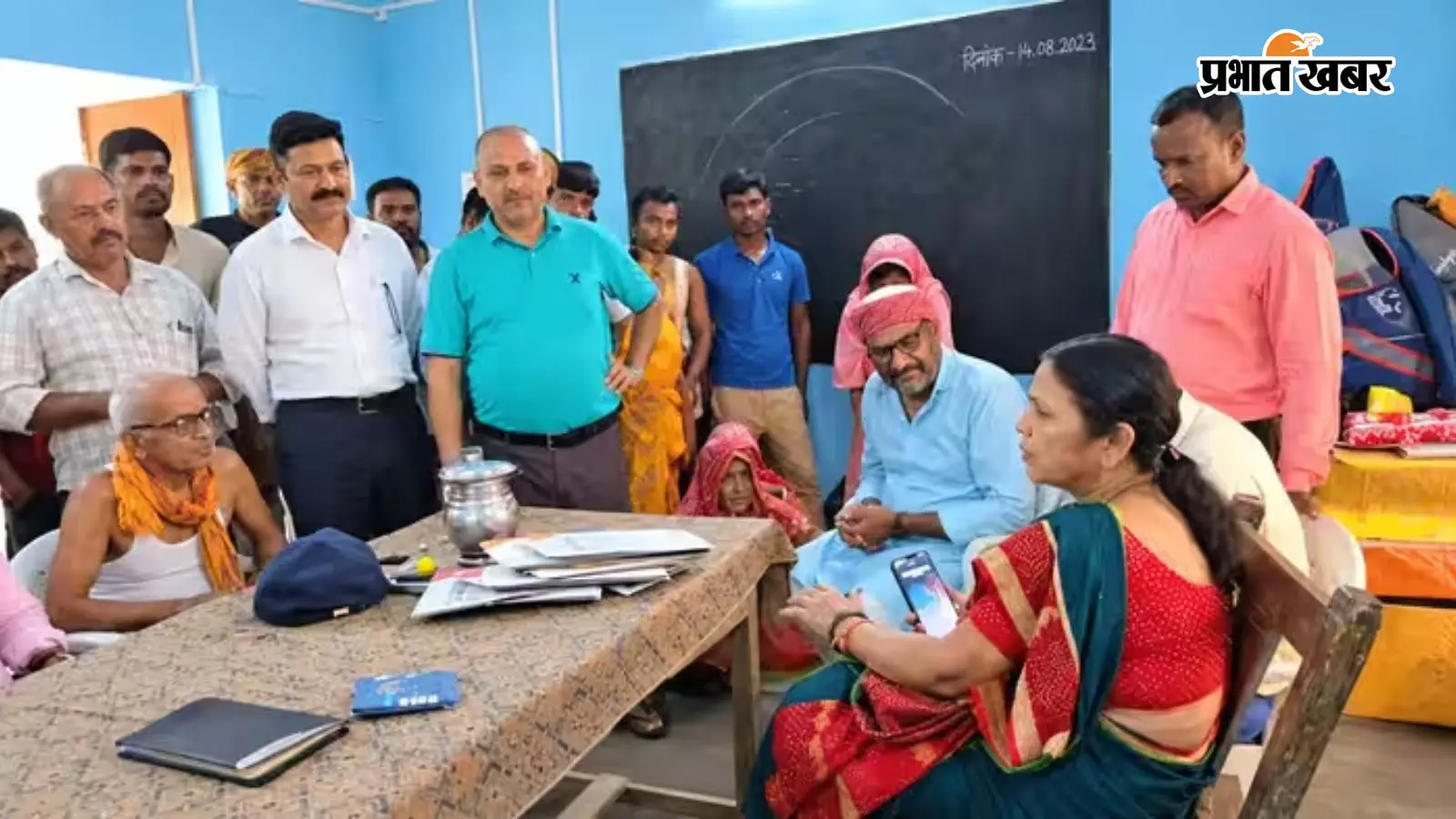 सारण के स्कूल में छात्राओं से अनुचित व्यवहार का आरोप, शिकायत के बाद BEO पहुंचीं, शिक्षक हिरासत में