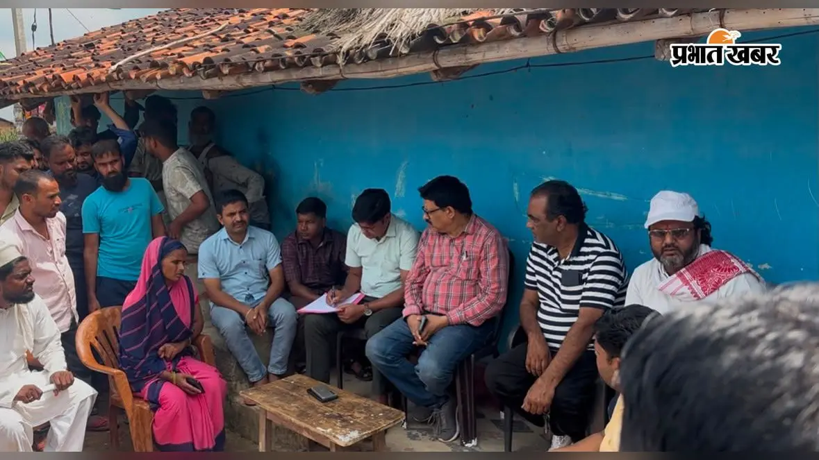 SIR फार्म-7 को लेकर धनकारा में ग्रामीणों का आक्रोश, अधिकारियों की टीम ने गांव पहुंचकर ली जानकारी