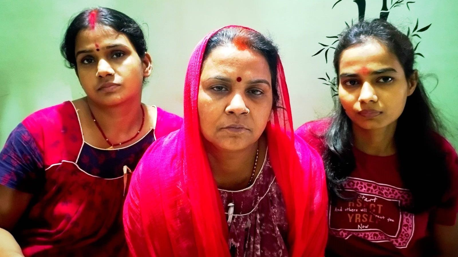 लापता व्यवसायी के परिजन.