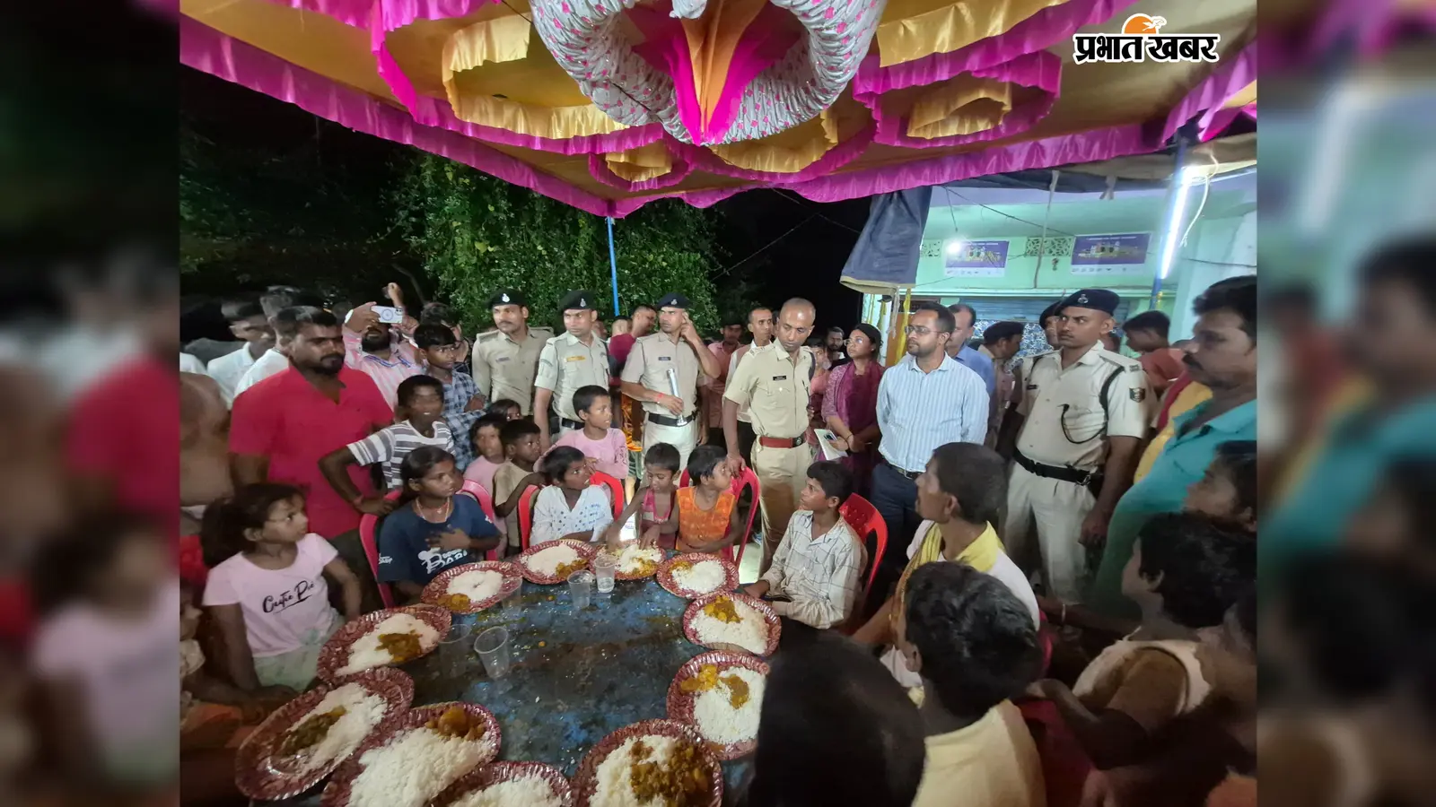 सारण में डीएम-एसएसपी ने सामुदायिक किचेन का किया निरीक्षण, जलस्तर घटने के बाद स्वच्छता पर जोर