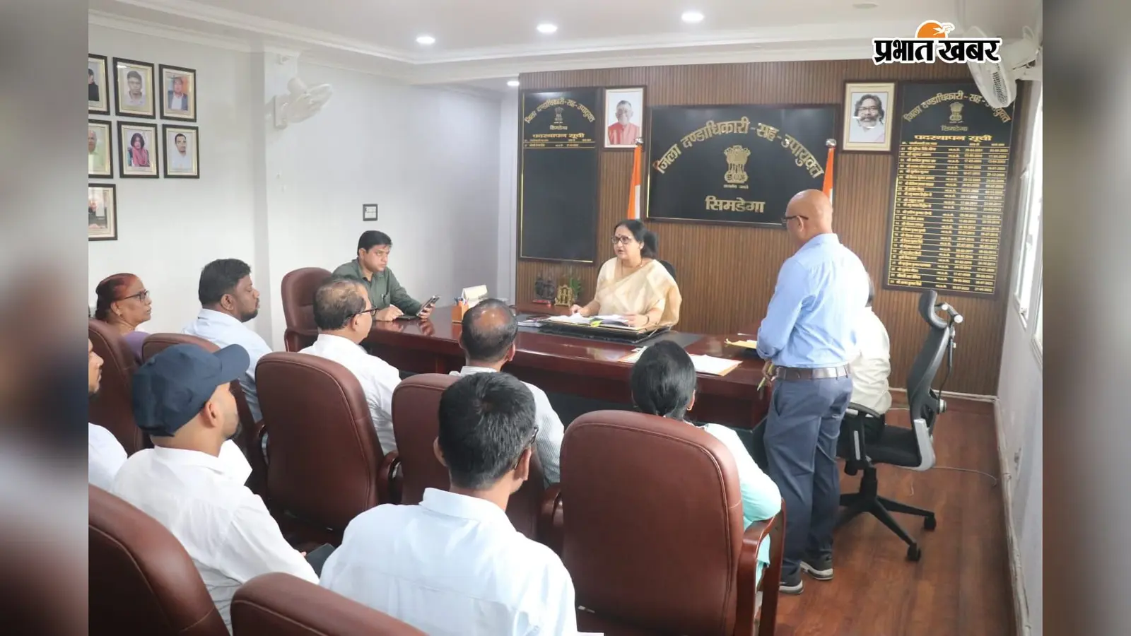 स्वास्थ्य सेवाओं की समीक्षा, स्कूलों में बच्चों की नियमित जांच का निर्देश