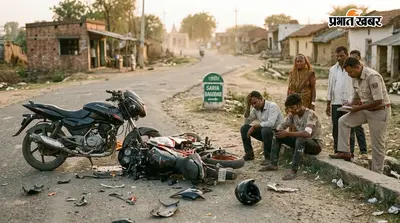 बगोदर-सरिया रोड पर तेज रफ्तार बाइक दुर्घटनाग्रस्त, दो युवक घायल