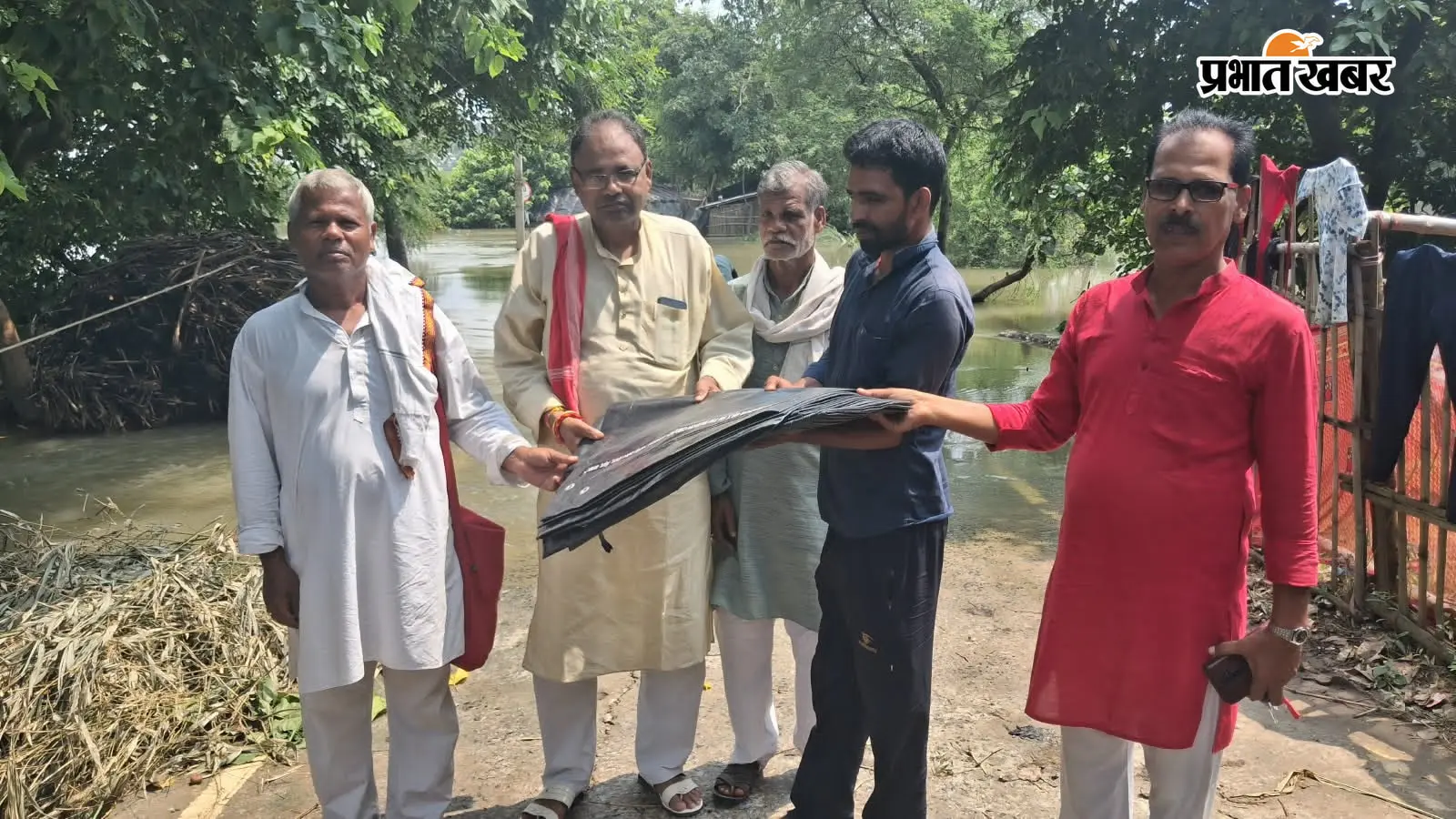 खगड़िया में बाढ़ प्रभावित इलाकों में पहुंची भाकपा की टीम, शिविरों में पेयजल-दवा व चारे की व्यवस्था पर उठाए सवाल