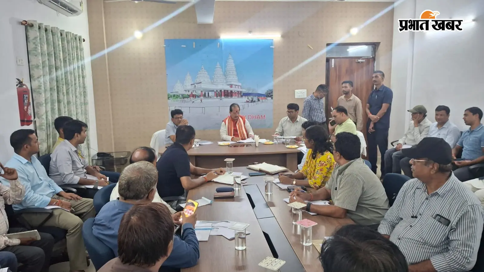 लखीसराय में बाढ़ पीड़ितों के बीच पहुंचे मंत्री विजय सिन्हा: बच्चों को दिन में 3 बार दूध देने का आदेश, सरकारी नावों पर लगेंगे बैनर
