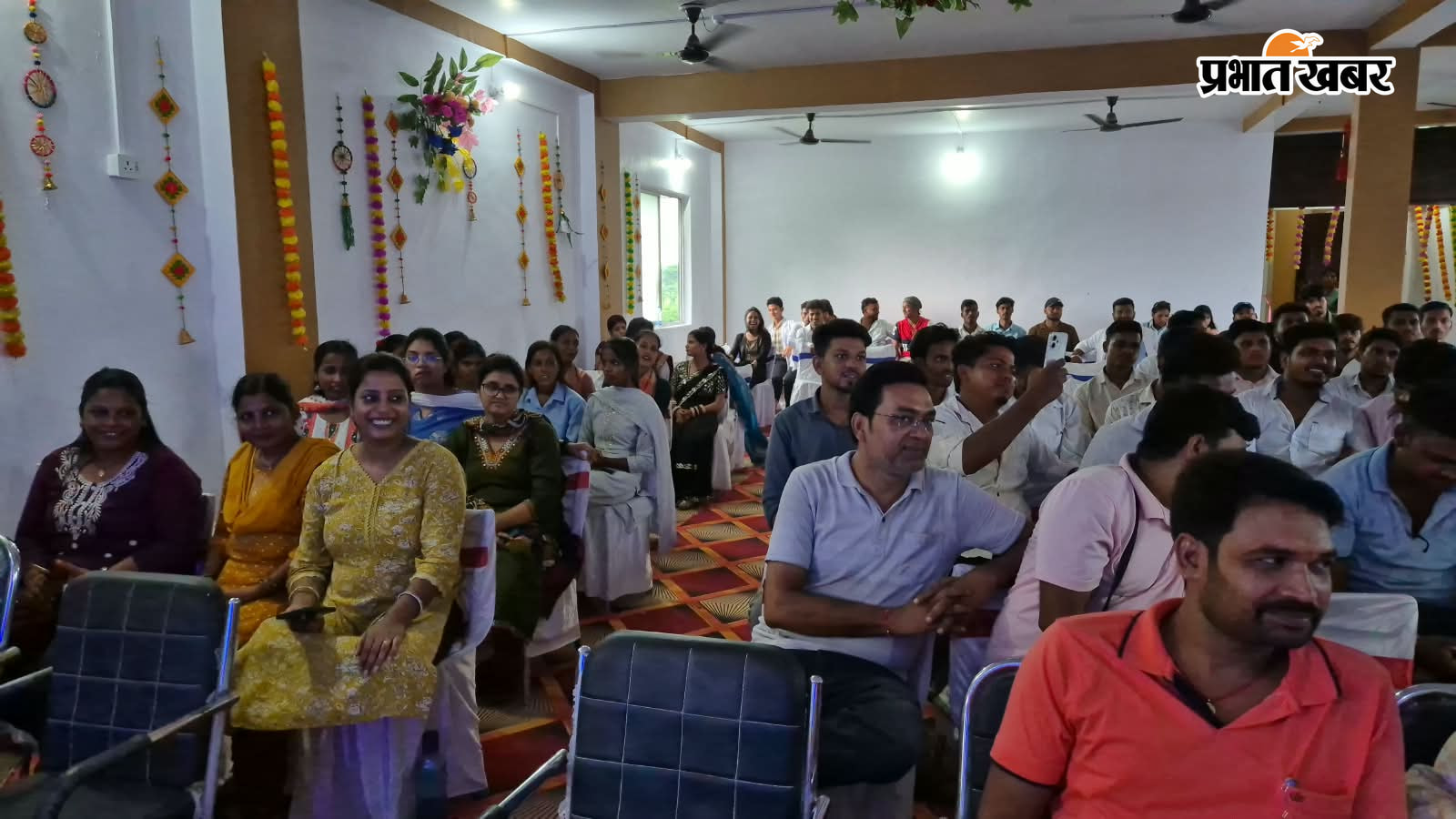 फिजियोथैरेपी डे पर कृष्णा इंस्टिट्यूट ऑफ़ हायर एजुकेशन के कार्यक्रम में शिरकत करते छात्र एवं शिक्षक | Prabhat Khabar Network