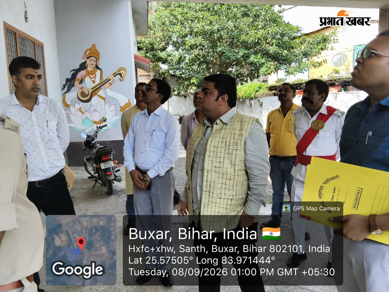 बक्सर के चरित्रवन स्थित BR-44 में छापेमारी करते अधिकारी | Prabhat Khabar Network