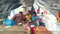 चार दिन बाद मिला भरपेट भोजन तो छलके आंसू, फटे पॉलिथीन के तंबू में गुजर रही बाढ़ पीड़ितों की जिंदगी