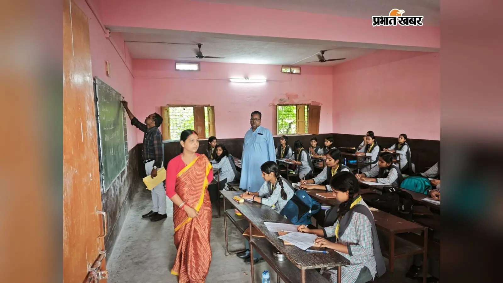 कोडरमा में 200 विद्यार्थियों ने दी ‘भारत को जानो’ परीक्षा, इतिहास-संस्कृति से जुड़े सवालों के दिए जवाब