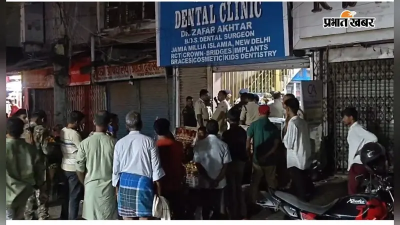 बेतिया: बिना प्रिस्क्रिप्शन दवा सप्लाई की शिकायत पर प्रशासन का छापा, दवाओं के नमूने लिये, बिल और कागजात की जांच शुरू