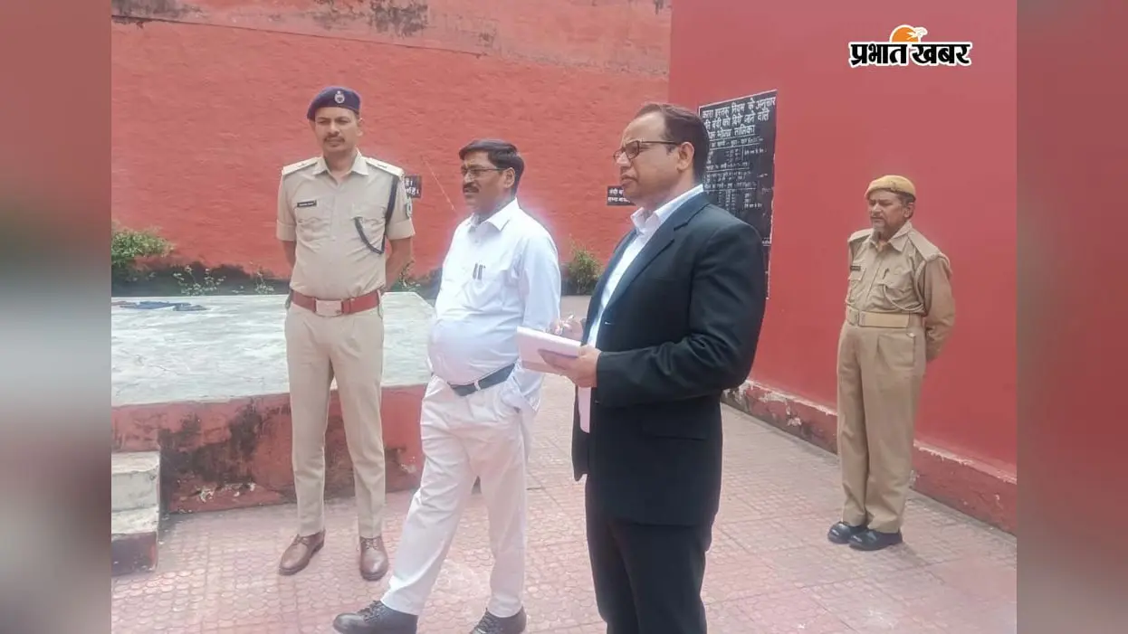 चतरा जेल में कैदियों से मिले PDJ, जमानत और कानूनी परेशानियां सुनीं; मुफ्त वकील की सुविधा की दी जानकारी