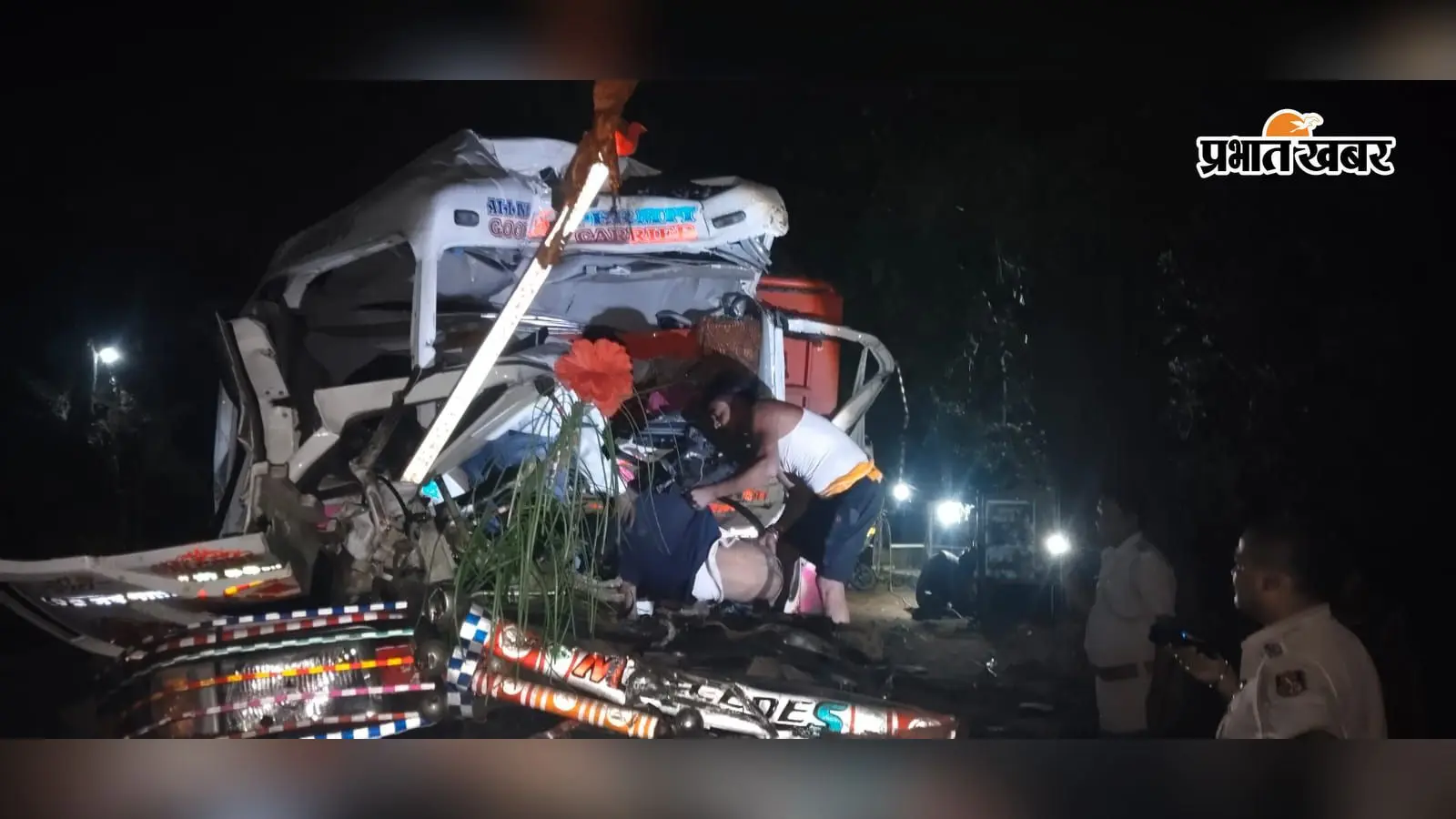 बांका: भागलपुर-हंसडीहा मार्ग पर दो ट्रकों की भीषण आमने-सामने टक्कर, केबिन में फंसे चालक की मौत