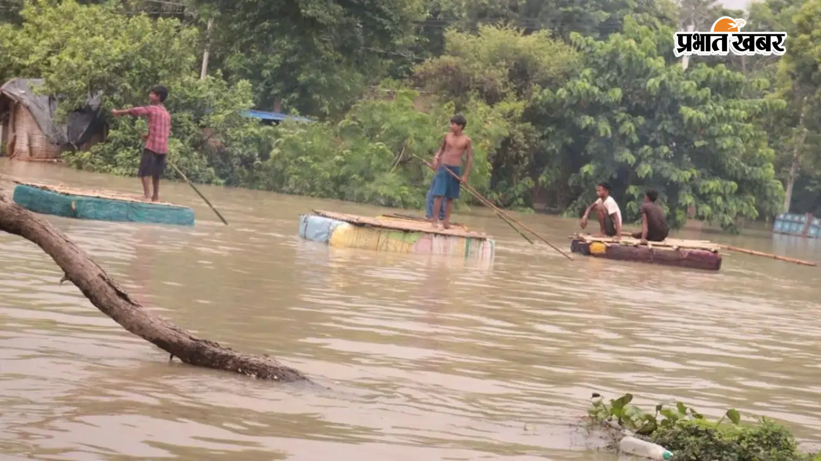 बिहार में बाढ़ से 40 लाख से ज्यादा लोग खतरे में, 14 जिलों में स्थिति गंभीर, उफान पर नदियां