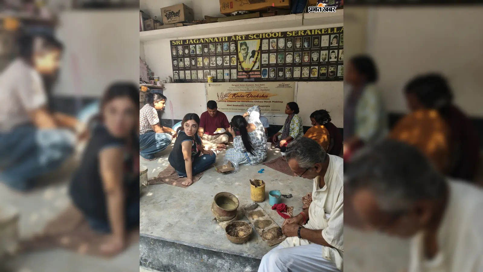 जब डिजाइनिंग के विद्यार्थी बने छऊ शिल्पकार, सरायकेला में सात दिन सीखा मुखौटा बनाने का हुनर