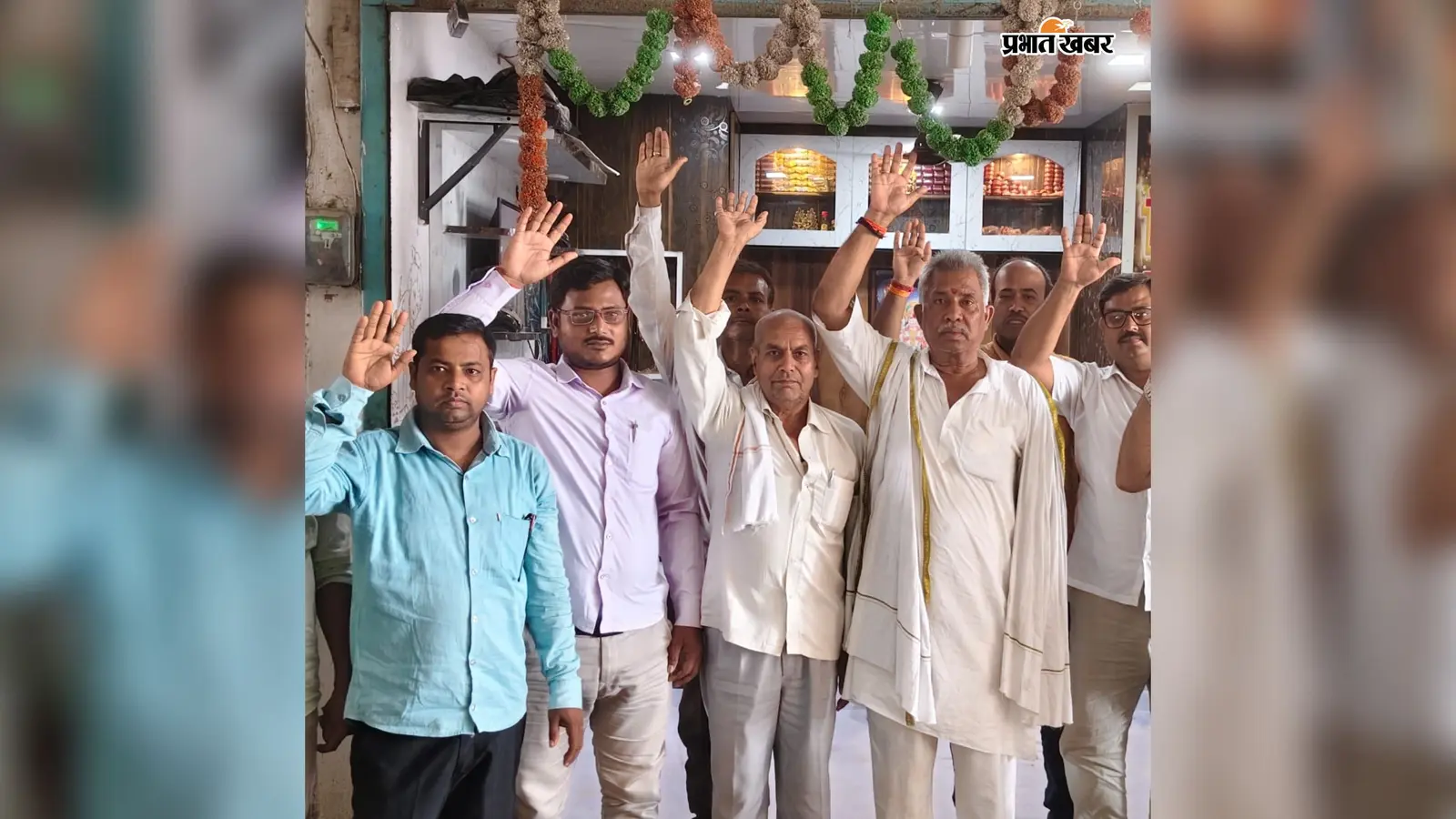 सीवान: भगवानपुर हाट में स्वर्णकार संघ का प्रदर्शन, दिलीप वर्मा हत्याकांड पर जताया आक्रोश