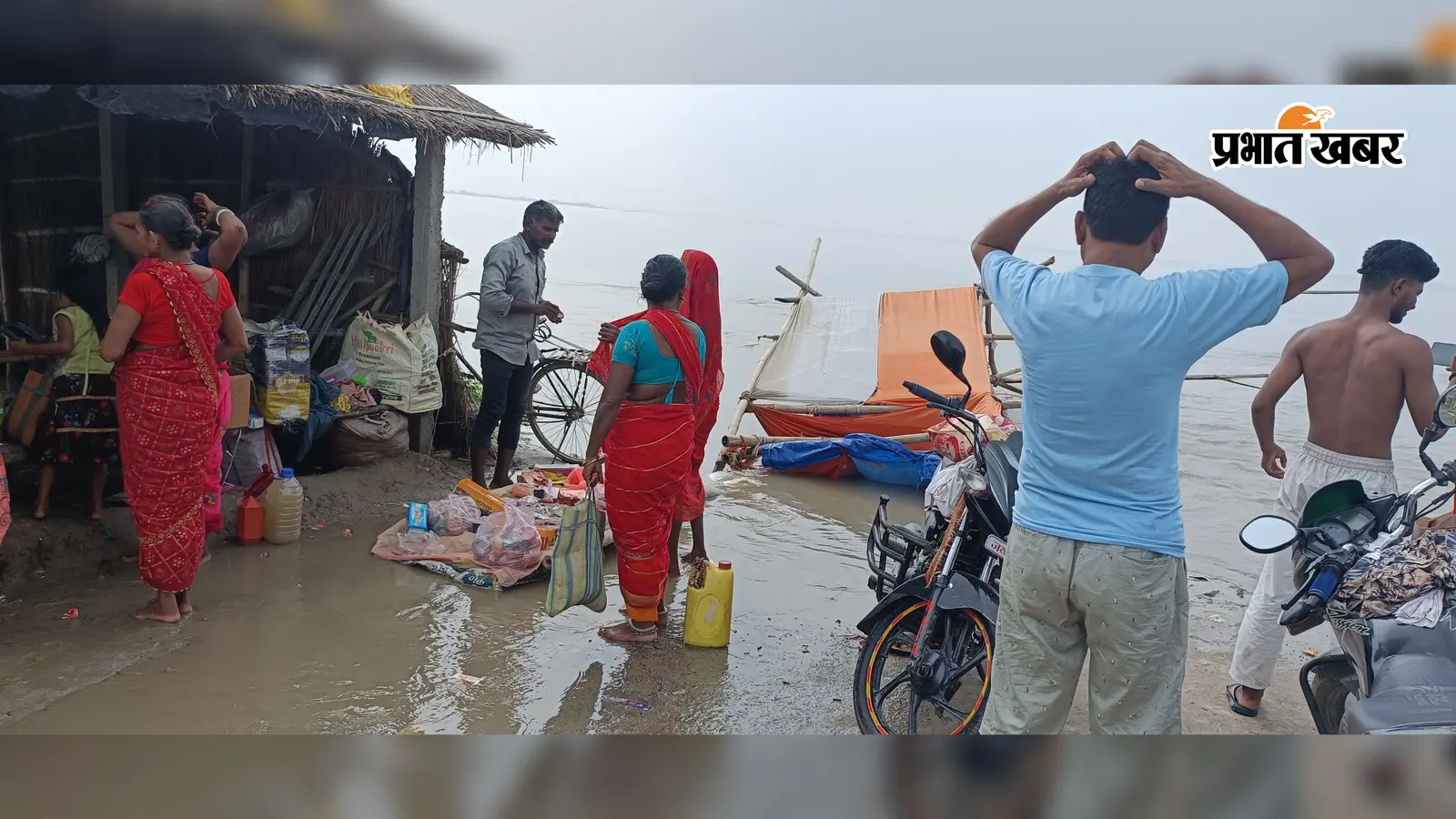 गंगा के उफान से डूबा तिनटंगा करारी श्मशान घाट: 4 जिलों से शवदाह करने आते हैं लोग, ग्रामीणों ने की वैकल्पिक घाट की मांग