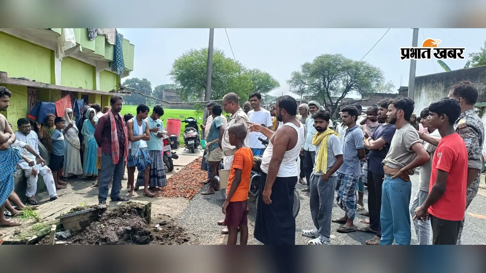बेकाबू बाइक ने ली महिला की जान, बाइक सवार भी घायल