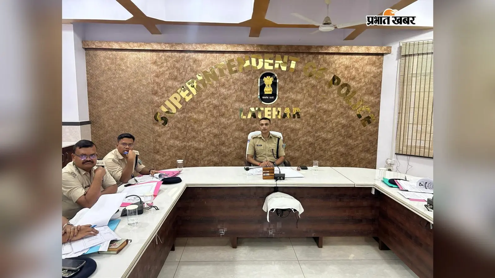 लातेहार एसपी कार्यालय में अपराध गोष्ठी, हत्या-लूट और पॉक्सो मामलों की हुई समीक्षा