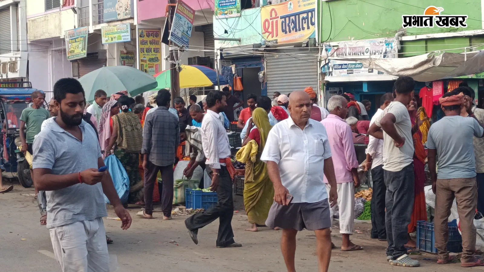 तारापुर की मुख्य सड़क बनी सब्जी मंडी, सुबह होते ही जाम से परेशान लोग, वेंडिंग जोन की घोषणा भी बेअसर
