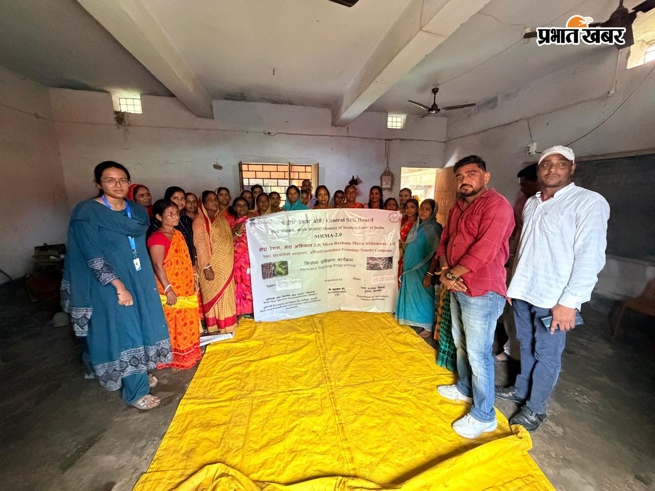 रेशम उत्पादन एवं कोकूनोत्तर तकनीक का प्रशिक्षण लेतीं महिला प्रतिभागी | Prabhat Khabar Network