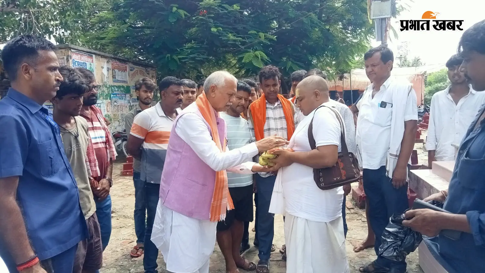 सारण: एकमा में संतों का जुटा जमावड़ा, मौज बाबा की मठिया में 13वीं पर हुआ भंडारा