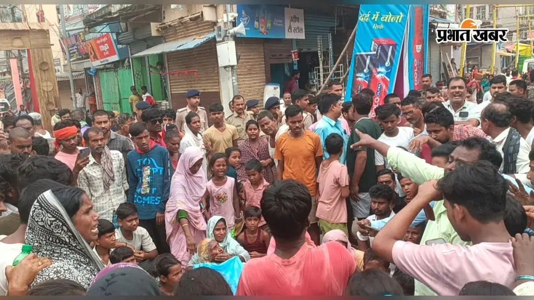 बेगूसराय: तेघड़ा में देर रात फायरिंग के दौरान 16 साल के छात्र को लगी गोली, मौत के बाद सड़क पर उतरे लोग