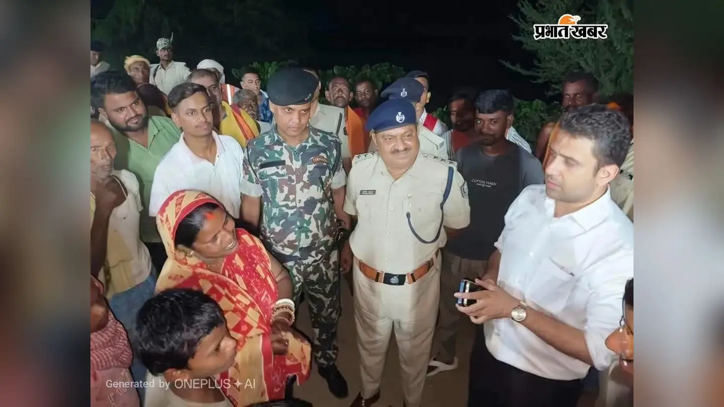 Begusarai Flood: बांध पर शरण लिए बाढ़ पीड़ितों के बीच पहुंचे DM, बच्चों के लिए दूध और राशन का दिया आदेश