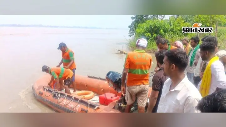 सारण: रेवा घाट पुल से गंडक में कूदे युवक की दूसरे दिन भी तलाश, SDRF टीम नाव और उपकरणों के साथ जुटी