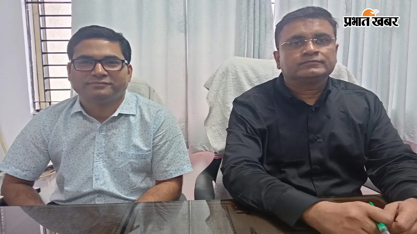 हजारीबाग के नए कोषागार पदाधिकारी बने शमीक कुमार, उज्ज्वल चौरसिया ने सौंपा प्रभार