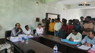 मतदाता सूची पुनरीक्षण कैंप में पहुंचे अधिकारी, बोले- कोई पात्र मतदाता न छूटे