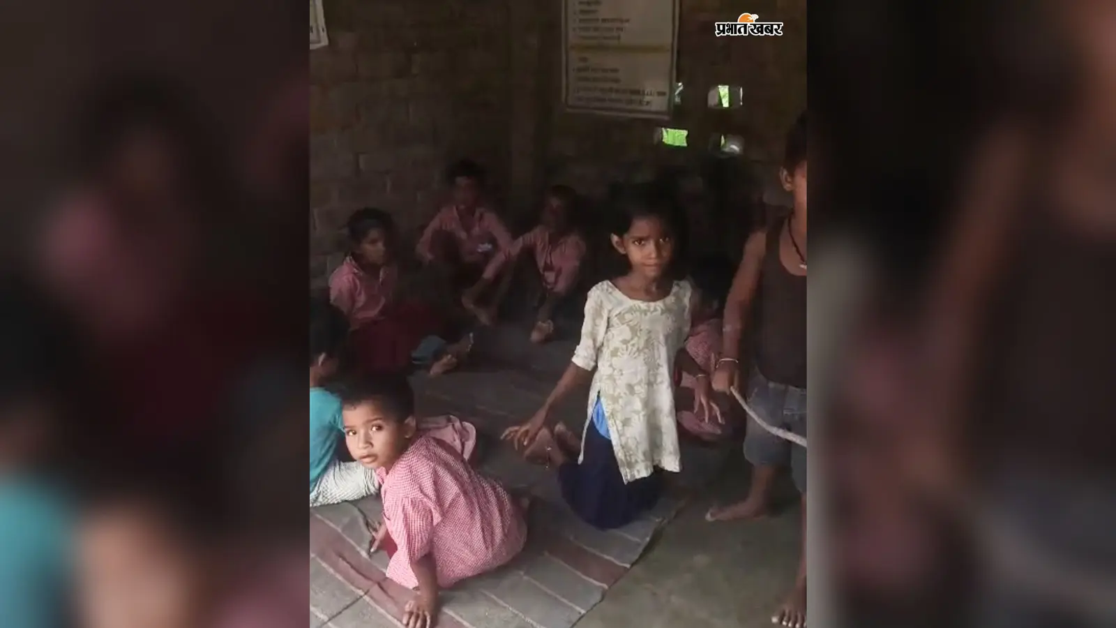 सुबह 11 बजे तक आंगनबाड़ी केंद्र में सिर्फ 5-6 बच्चे, फल-पोषण आहार नहीं मिलने का आरोप