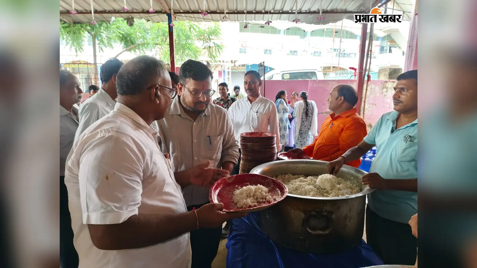 दाउदनगर में भगवान श्रीकृष्ण की छठी पर मंदिरों में उमड़ी श्रद्धा, 5 हजार से अधिक श्रद्धालुओं ने ग्रहण किया प्रसाद